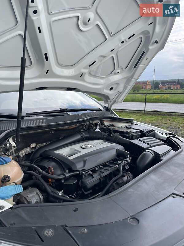Купе Volkswagen CC / Passat CC 2011 в Рава-Руській