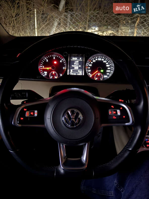 Купе Volkswagen CC / Passat CC 2014 в Чернівцях