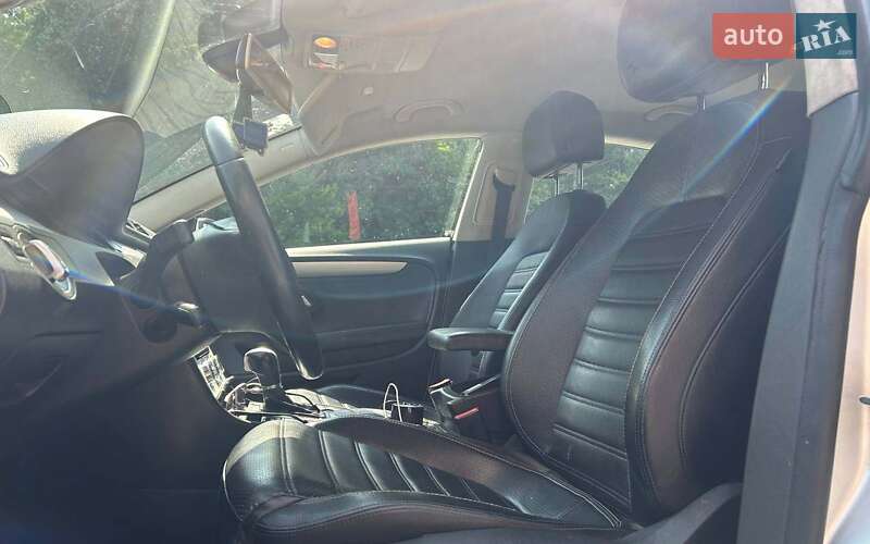 Купе Volkswagen CC / Passat CC 2012 в Черновцах