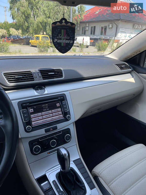 Купе Volkswagen CC / Passat CC 2010 в Киеве