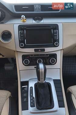 Купе Volkswagen CC / Passat CC 2011 в 