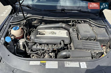 Купе Volkswagen CC / Passat CC 2012 в 