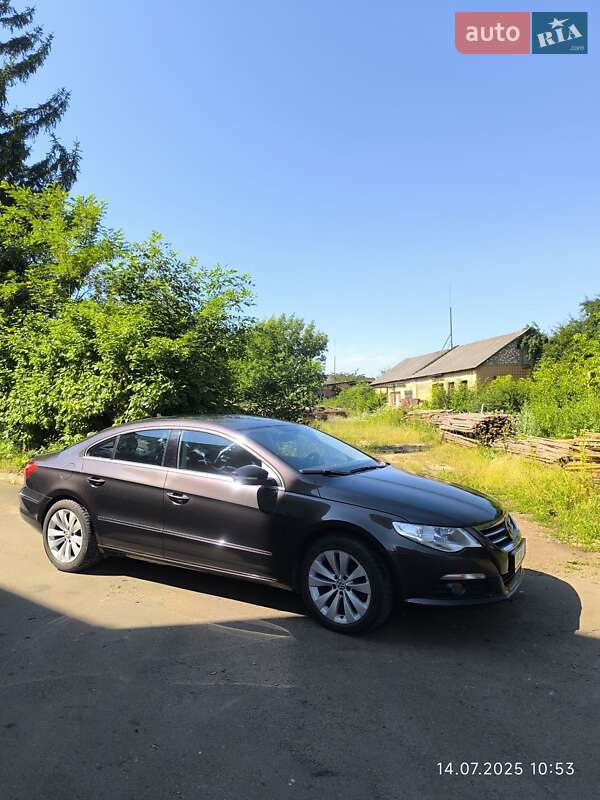 Купе Volkswagen CC / Passat CC 2010 в Дубно