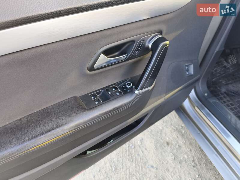 Купе Volkswagen CC / Passat CC 2010 в Южному