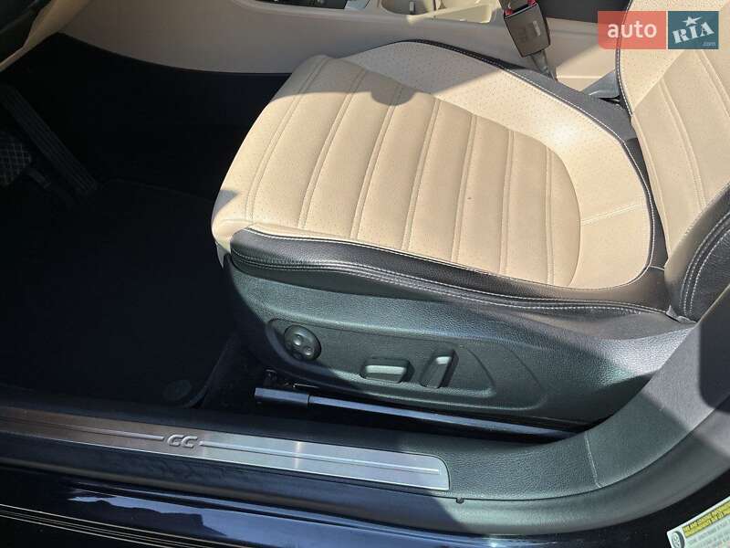 Купе Volkswagen CC / Passat CC 2012 в Киеве