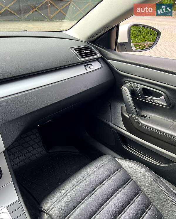 Купе Volkswagen CC / Passat CC 2011 в Львові