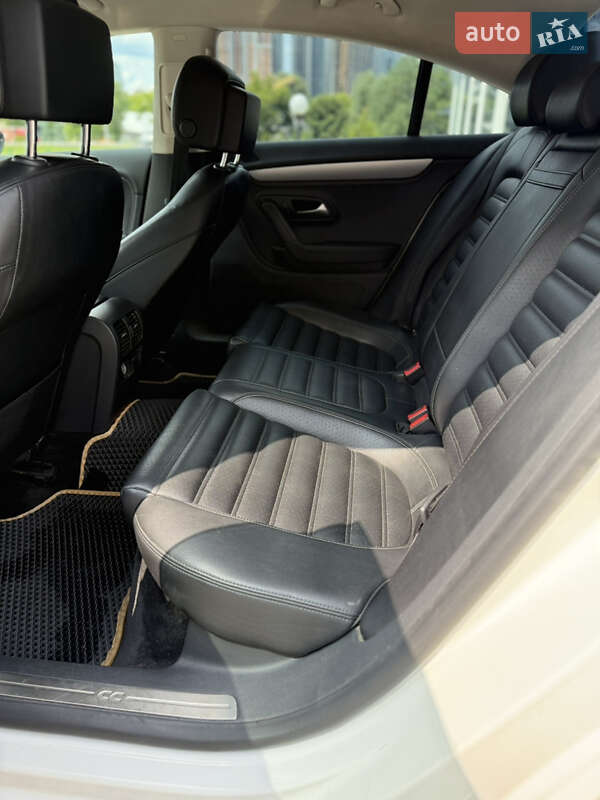 Купе Volkswagen CC / Passat CC 2012 в Києві