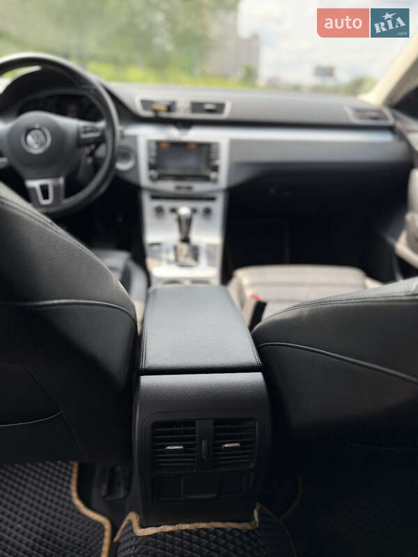 Купе Volkswagen CC / Passat CC 2012 в Києві
