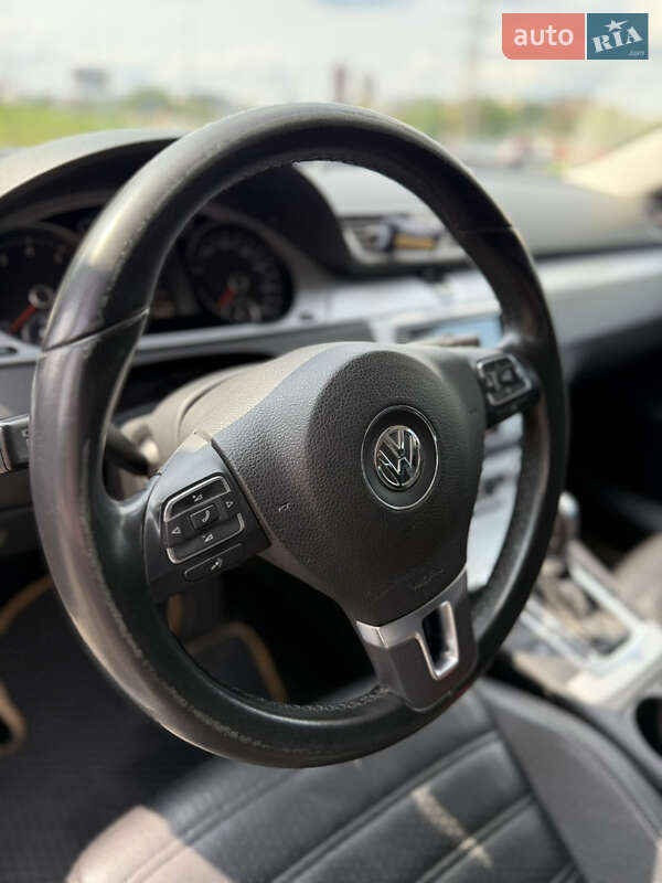 Купе Volkswagen CC / Passat CC 2012 в Києві