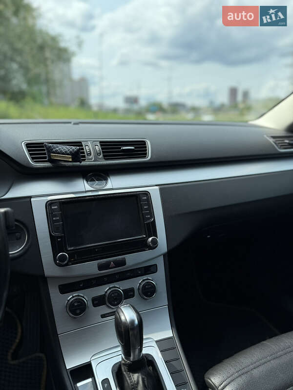 Купе Volkswagen CC / Passat CC 2012 в Києві