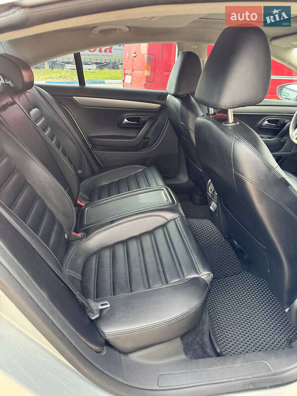 Купе Volkswagen CC / Passat CC 2011 в Киеве