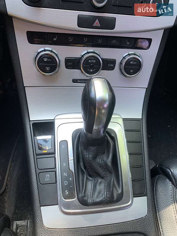 Купе Volkswagen CC / Passat CC 2012 в Киеве