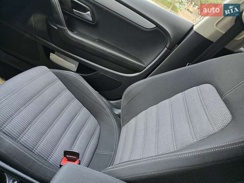 Купе Volkswagen CC / Passat CC 2012 в Умани