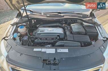 Купе Volkswagen CC / Passat CC 2011 в 