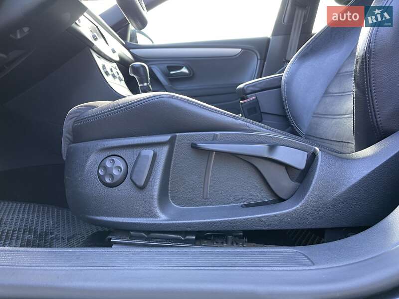 Купе Volkswagen CC / Passat CC 2013 в Львові