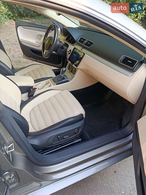 Купе Volkswagen CC / Passat CC 2011 в Дніпрі