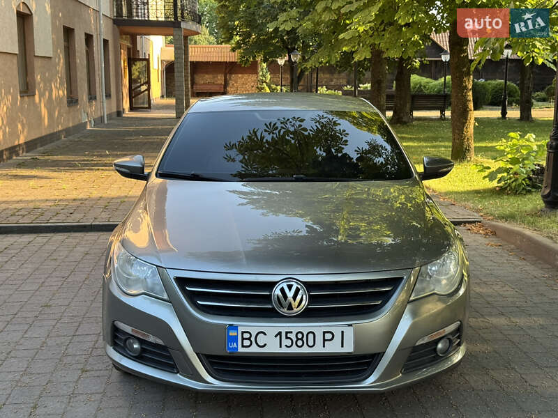 Купе Volkswagen CC / Passat CC 2010 в Брошневе-Осаде