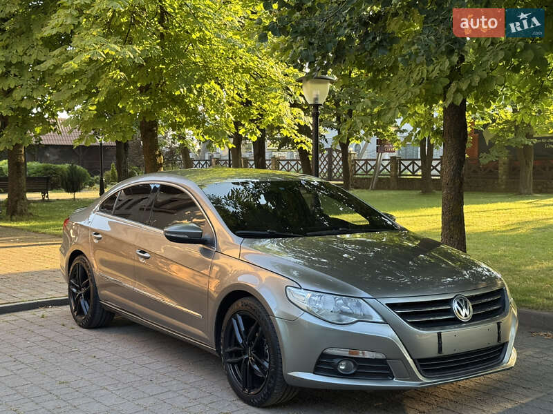 Купе Volkswagen CC / Passat CC 2010 в Брошневе-Осаде