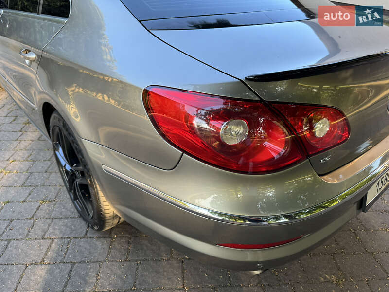 Купе Volkswagen CC / Passat CC 2010 в Брошневе-Осаде