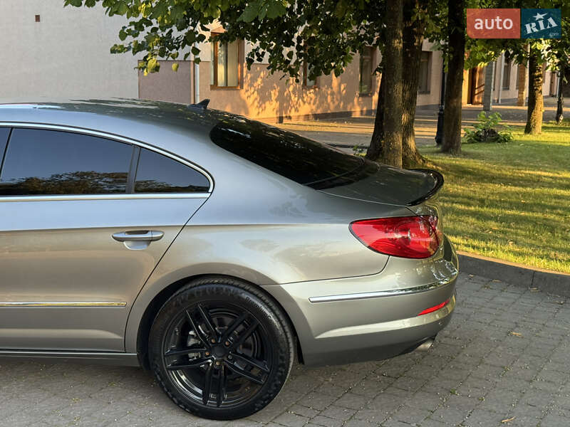Купе Volkswagen CC / Passat CC 2010 в Брошневе-Осаде