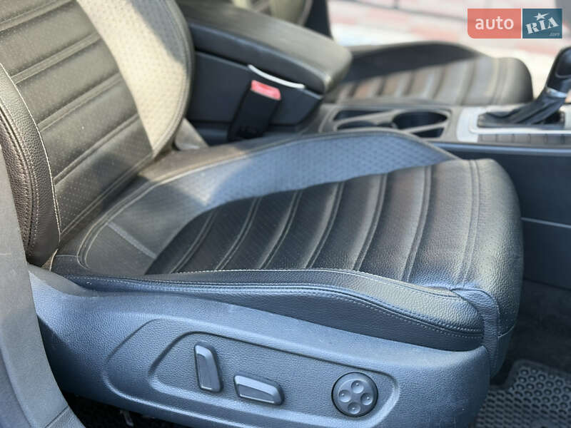 Купе Volkswagen CC / Passat CC 2015 в Києві