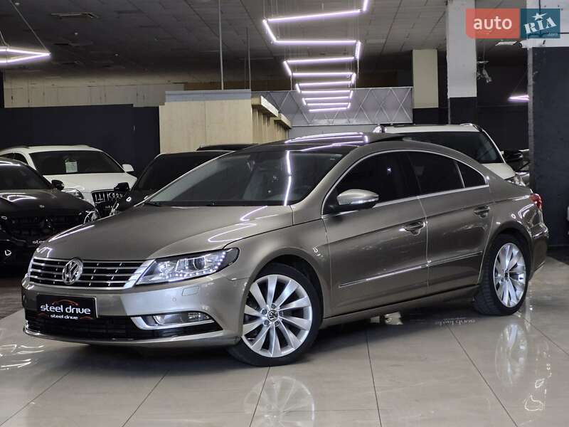 Купе Volkswagen CC / Passat CC 2014 в 