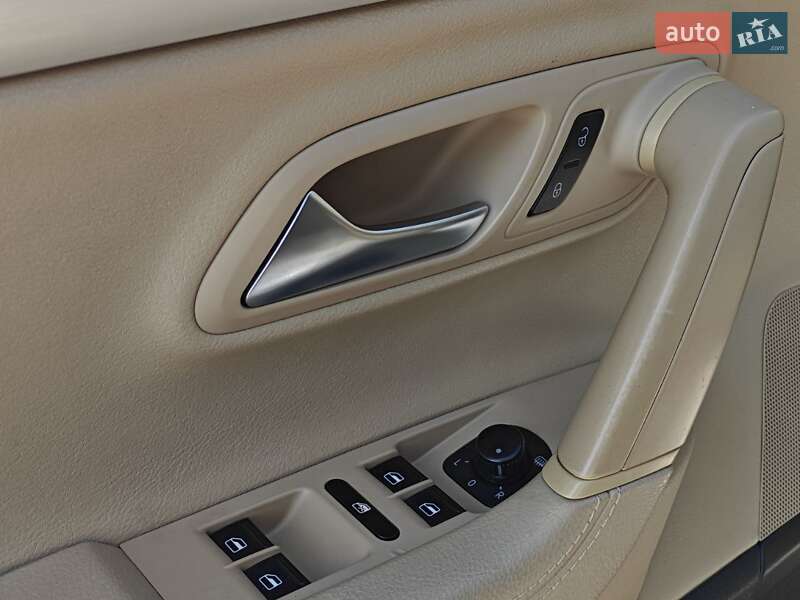 Купе Volkswagen CC / Passat CC 2013 в Львове