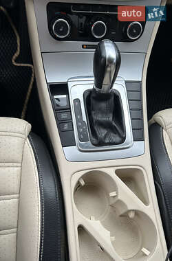 Купе Volkswagen CC / Passat CC 2011 в 