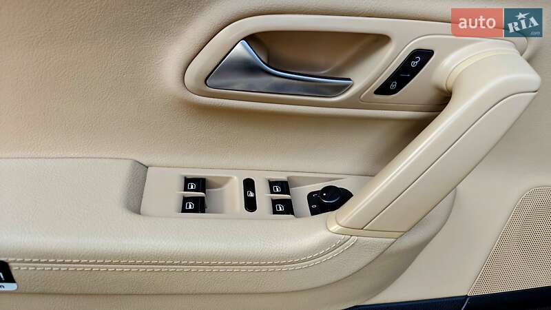 Купе Volkswagen CC / Passat CC 2012 в Киеве