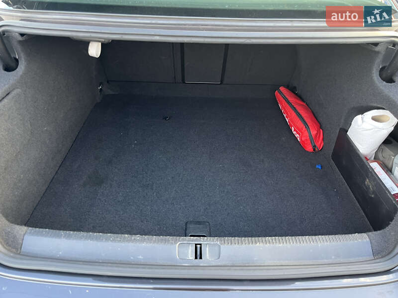 Купе Volkswagen CC / Passat CC 2011 в Киеве