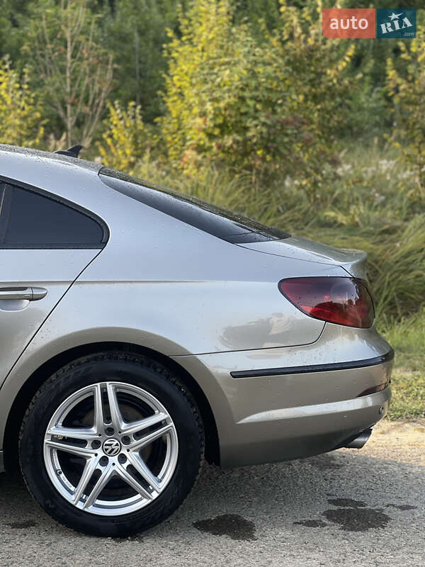 Купе Volkswagen CC / Passat CC 2010 в Калуше
