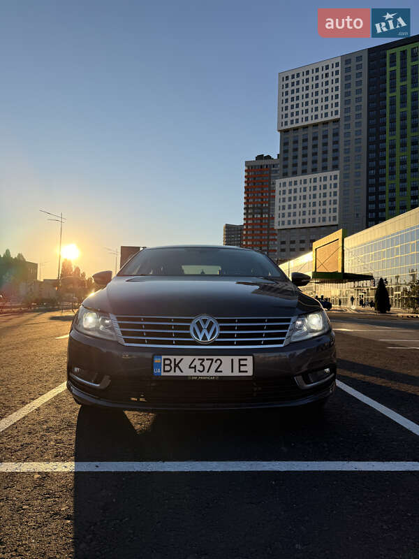 Купе Volkswagen CC / Passat CC 2014 в Киеве