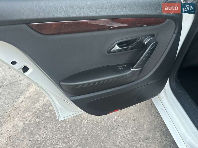 Купе Volkswagen CC / Passat CC 2010 в Сумах