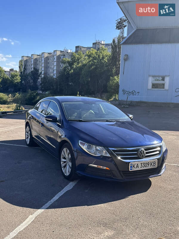 Купе Volkswagen CC / Passat CC 2010 в Києві