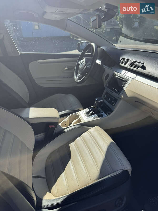 Купе Volkswagen CC / Passat CC 2010 в Києві