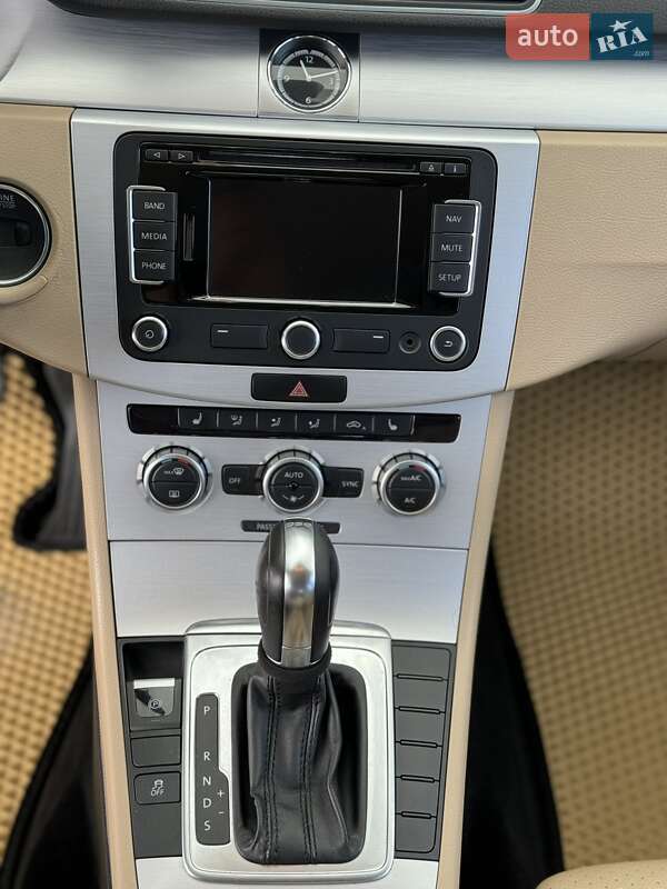 Купе Volkswagen CC / Passat CC 2014 в Киеве