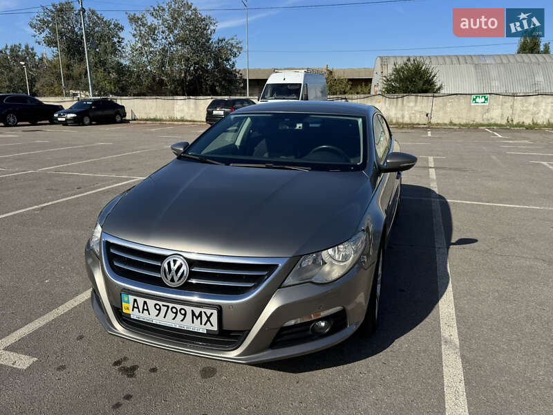 Купе Volkswagen CC / Passat CC 2011 в Киеве