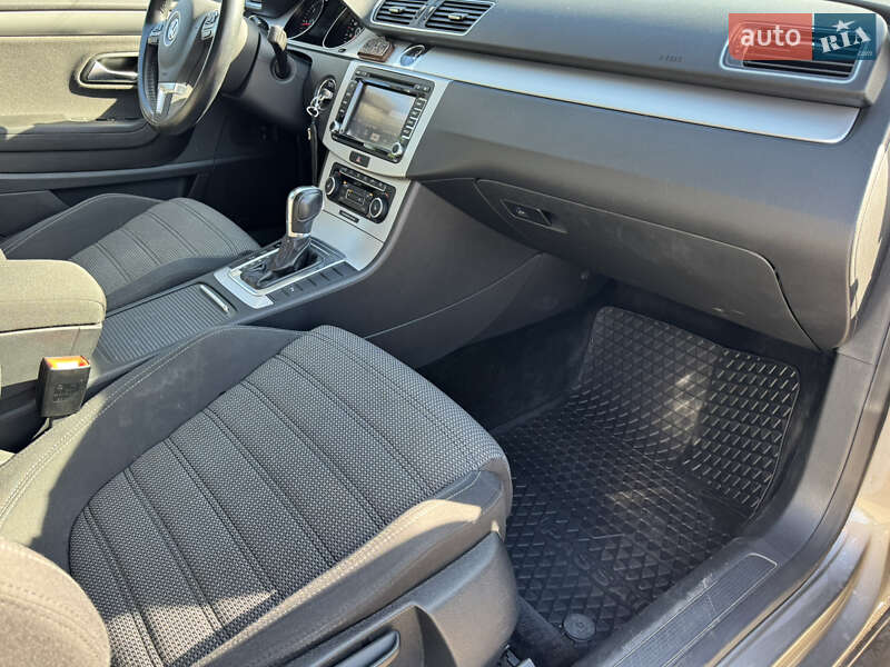 Купе Volkswagen CC / Passat CC 2011 в Киеве