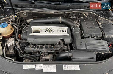 Купе Volkswagen CC / Passat CC 2011 в 