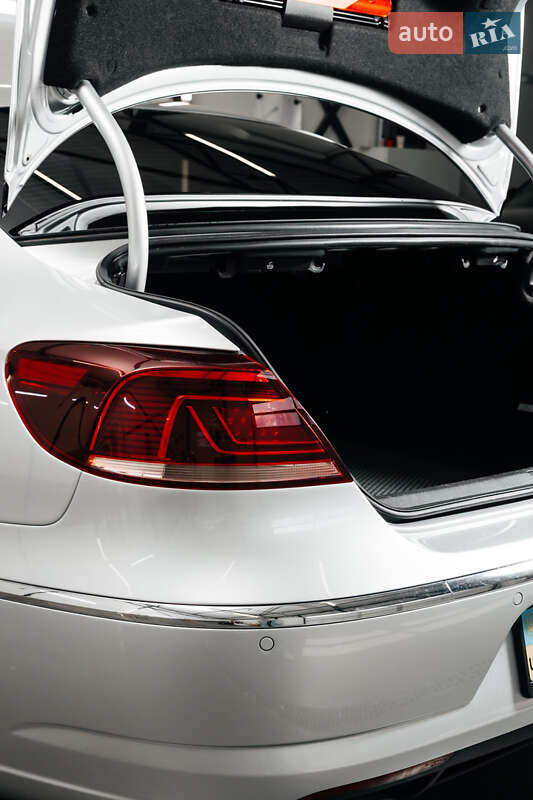 Купе Volkswagen CC / Passat CC 2012 в Черновцах