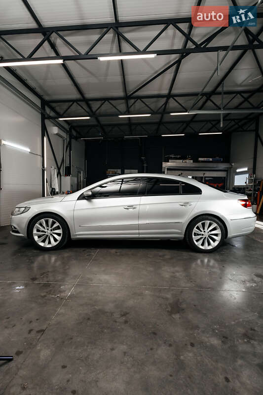 Купе Volkswagen CC / Passat CC 2012 в Черновцах