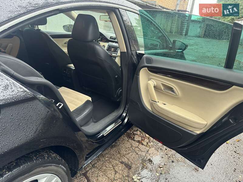 Купе Volkswagen CC / Passat CC 2011 в Киеве