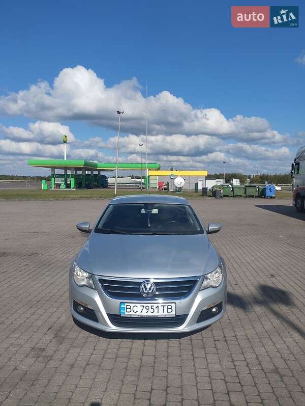 Купе Volkswagen CC / Passat CC 2010 в Яворові