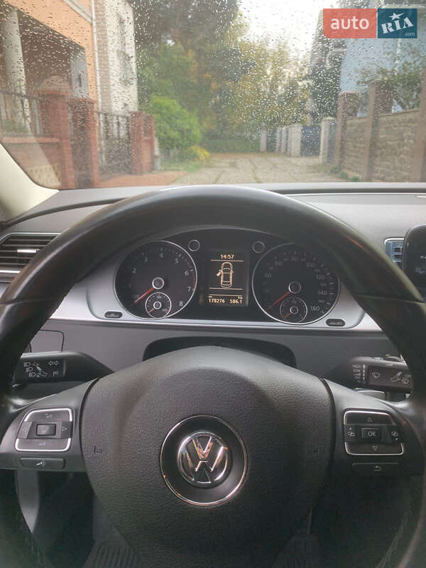 Купе Volkswagen CC / Passat CC 2012 в Києві