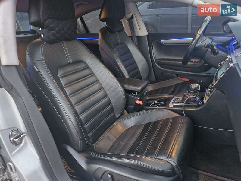 Купе Volkswagen CC / Passat CC 2011 в Киеве