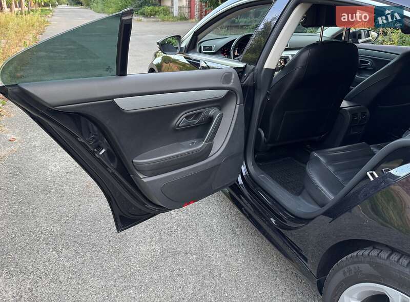 Купе Volkswagen CC / Passat CC 2013 в Києві
