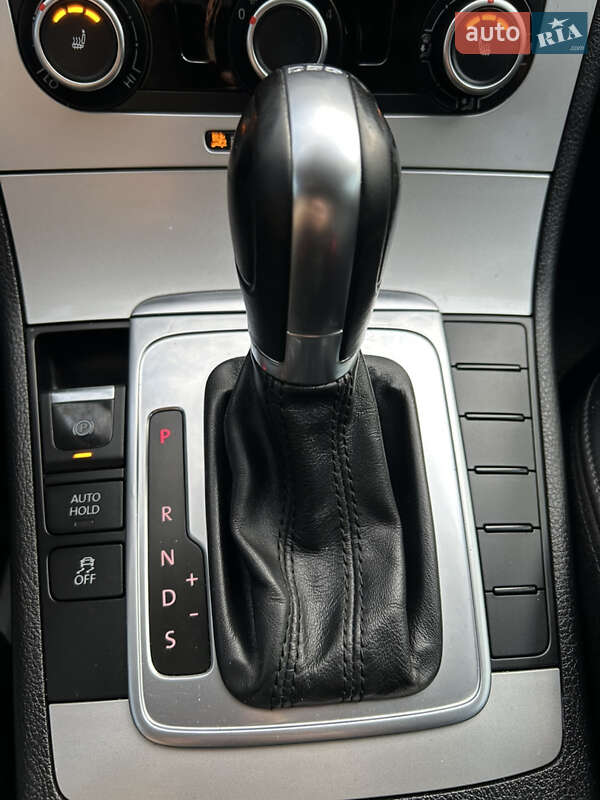 Купе Volkswagen CC / Passat CC 2011 в Фастові