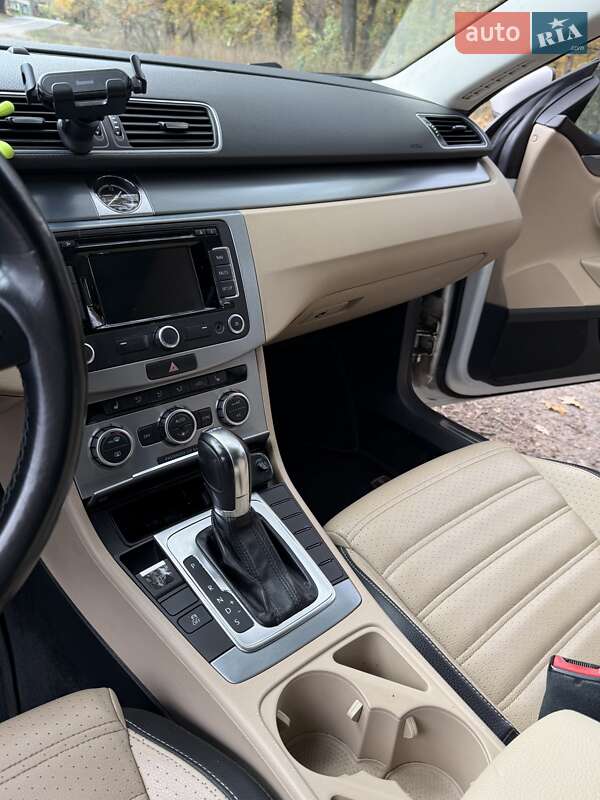 Купе Volkswagen CC / Passat CC 2012 в Києві