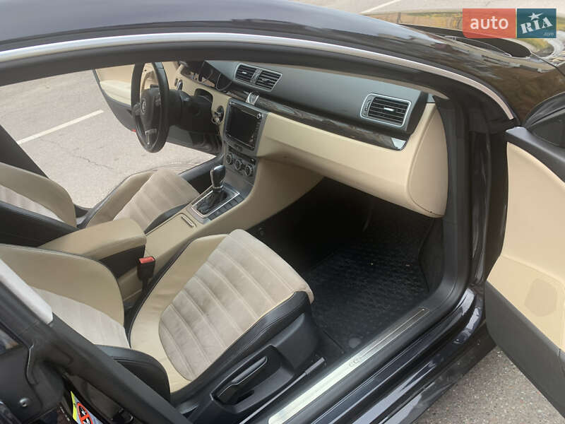Купе Volkswagen CC / Passat CC 2012 в Києві