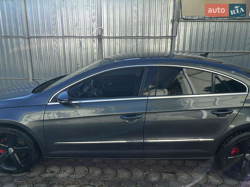 Купе Volkswagen CC / Passat CC 2010 в Ужгороді